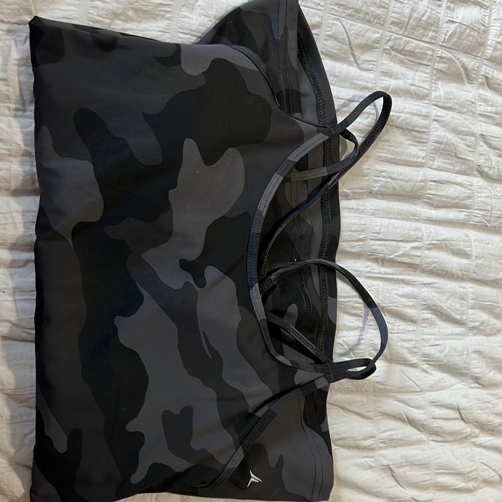 Women’s old navy active powersoft tank size xs